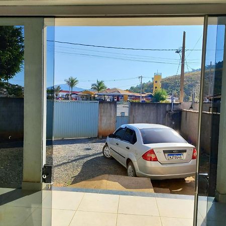 Casa Espacosa Em Frente A Pracinha Capitólio Kültér fotó